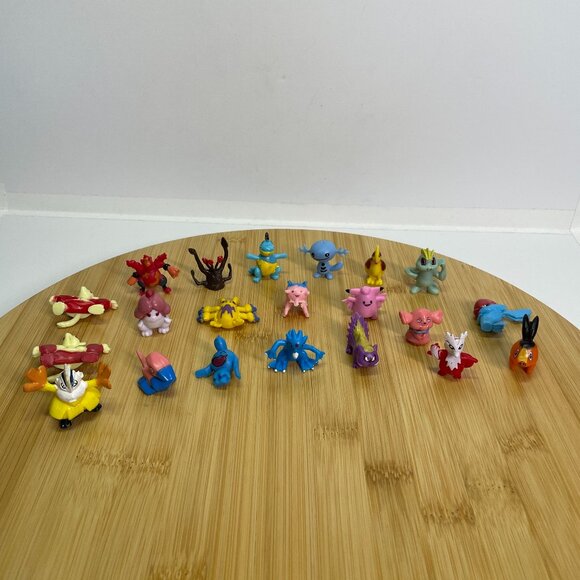 Pokemon Mini Figures 1" Characters 2000s R/L.W Figurines Gumball Lot of 21 - Picture 1 of 8